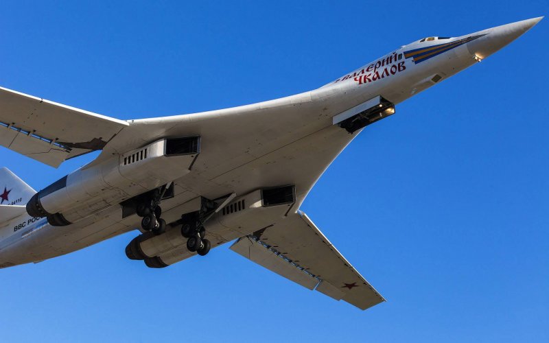 Стратегический ракетоносец-бомбардировщик ту-160