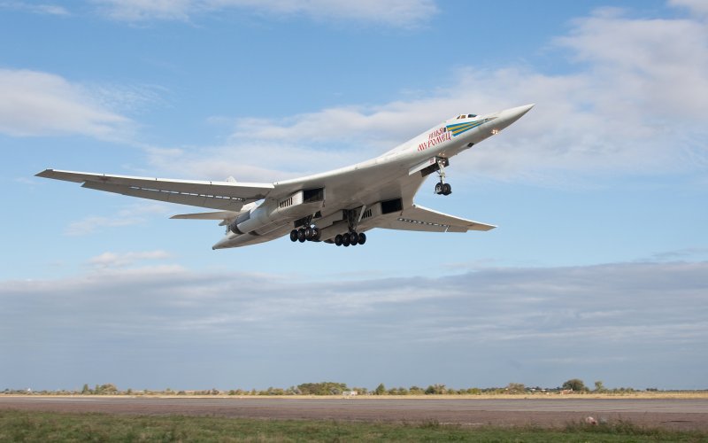 Стратегический ракетоносец ту-160