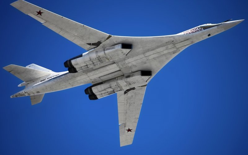 Стратегический бомбардировщик ту-160