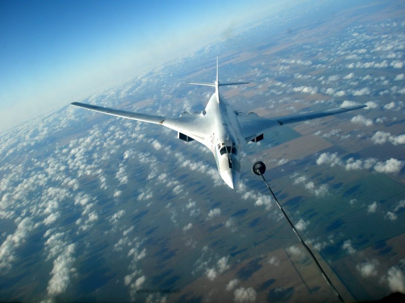 Белый лебедь бомбардировщик ту-160