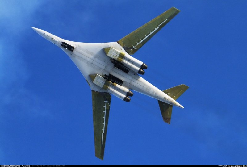 Сверхзвуковой стратегический бомбардировщик ту-160