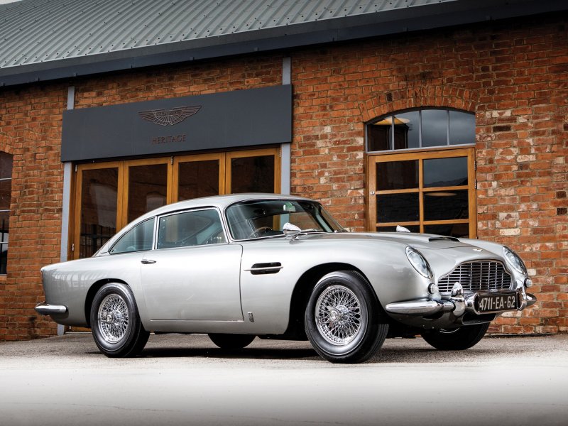 Aston Martin db5 Джеймса Бонда