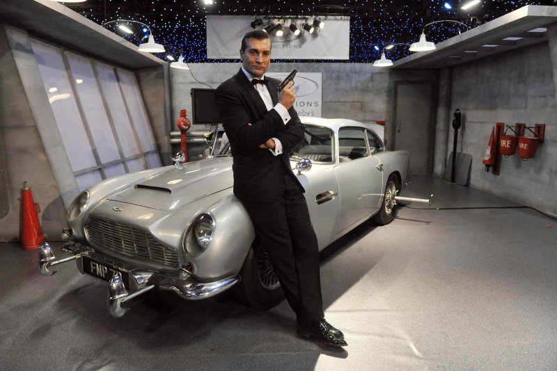 Астон Мартин агента 007