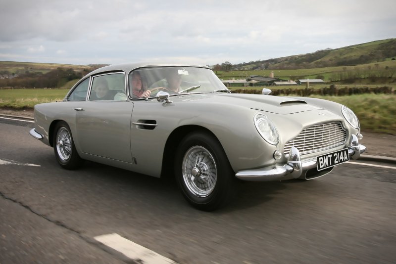 Aston Martin db5 007