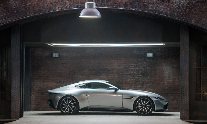 Aston Martin db10 2015