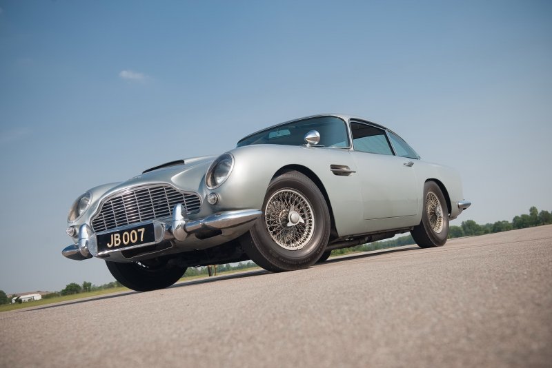 Aston Martin db5 Джеймса Бонда