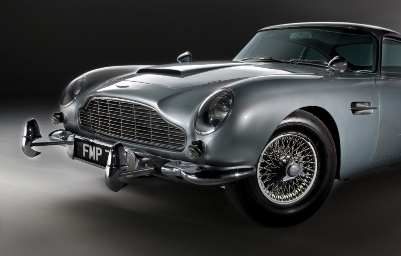 Aston Martin db5 автомобиль Джеймса Бонда