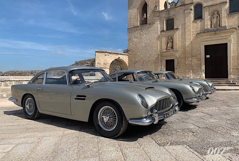 Астон Мартин db5