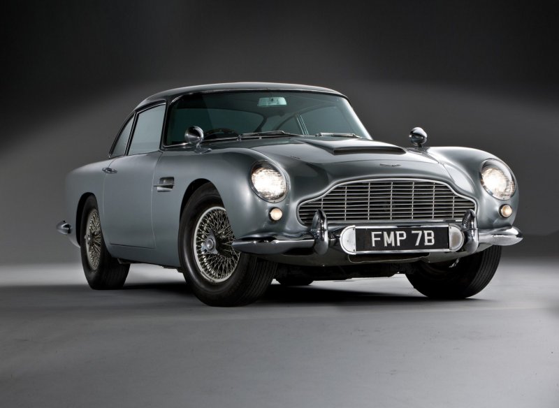 Aston Martin db5 Джеймса Бонда