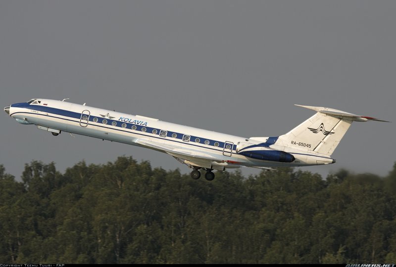 Самолет ту-154 на взлете