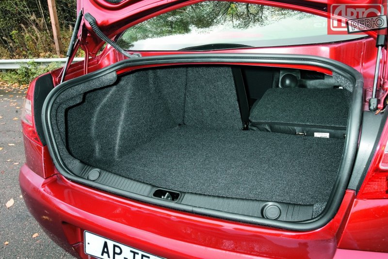 Renault Megane седан 2008 багажник