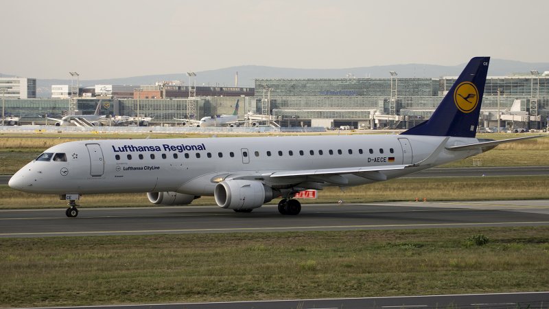 EMB 175 салон