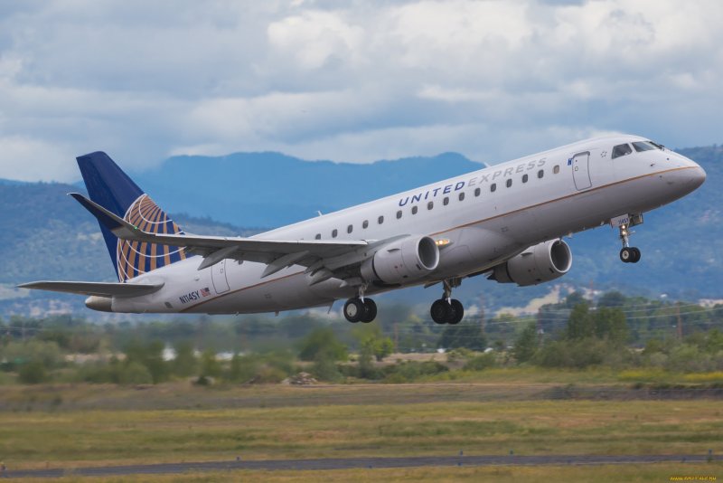Embraer 195 LR салон