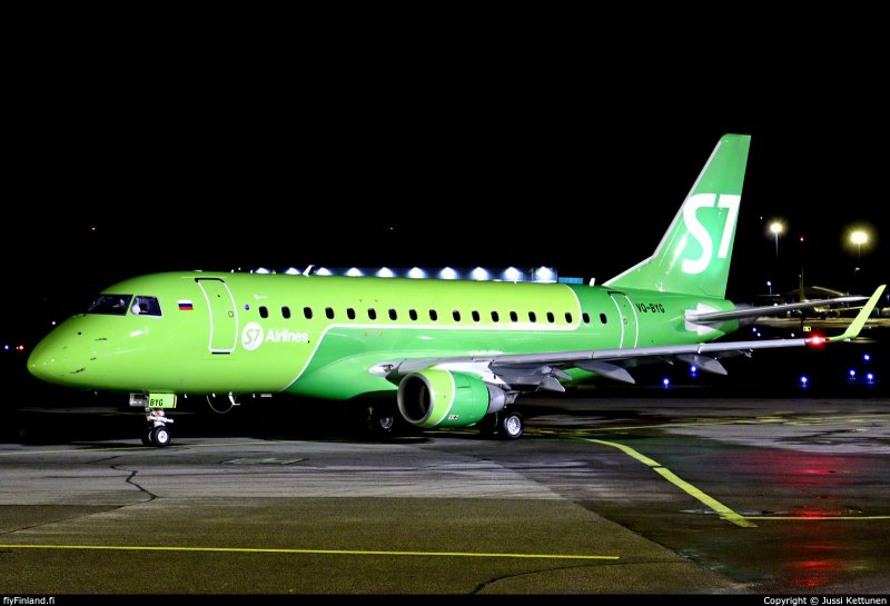 Embraer EMB 175 салон