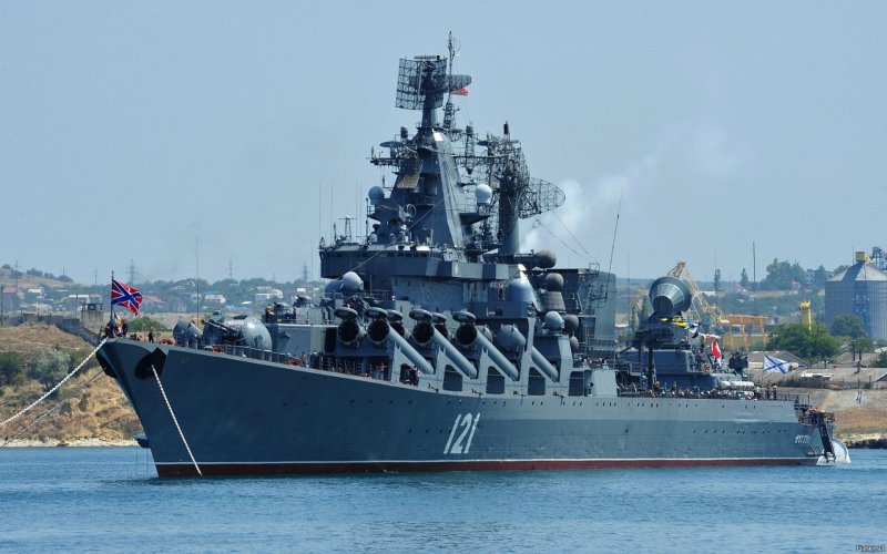 Флагман Черноморского флота ракетный крейсер Москва