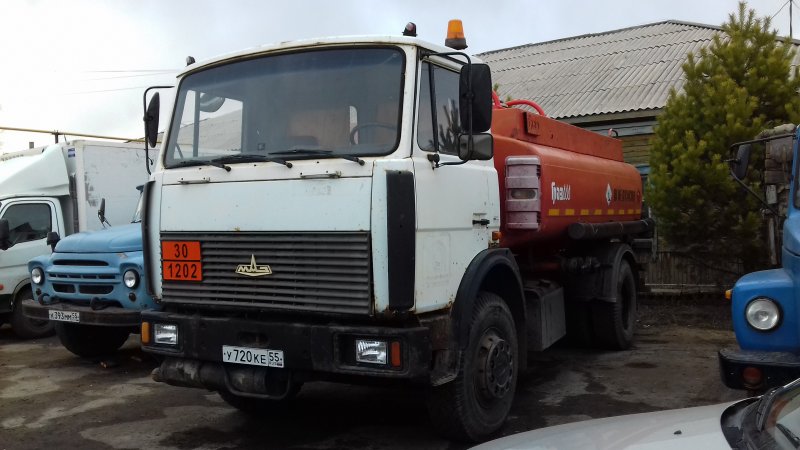 МАЗ 2012 бензовоз