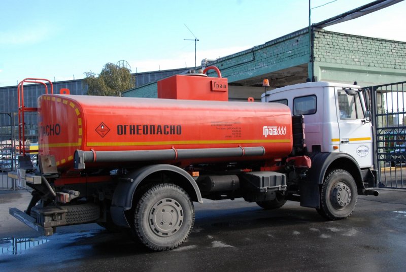 МАЗ топливозаправщик