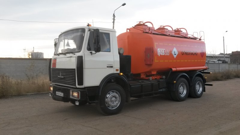 МАЗ бензовоз 17 кубов