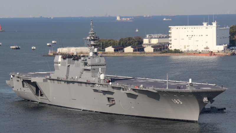 Izumo авианосец