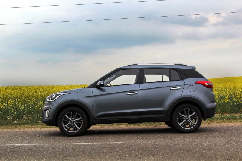 Hyundai Creta и девушка