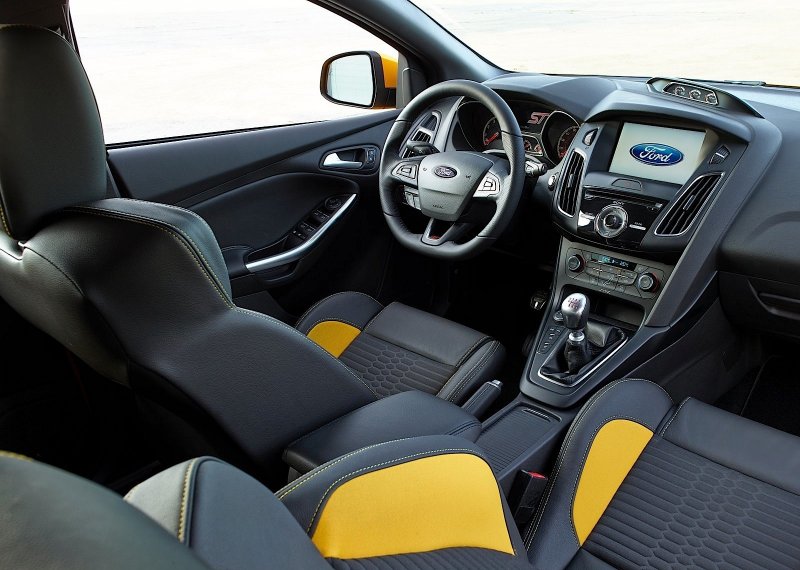 Ford Focus 2015 салон