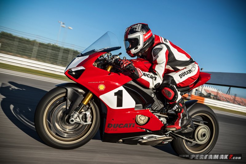 Мотоцикл Ducati Panigale v4
