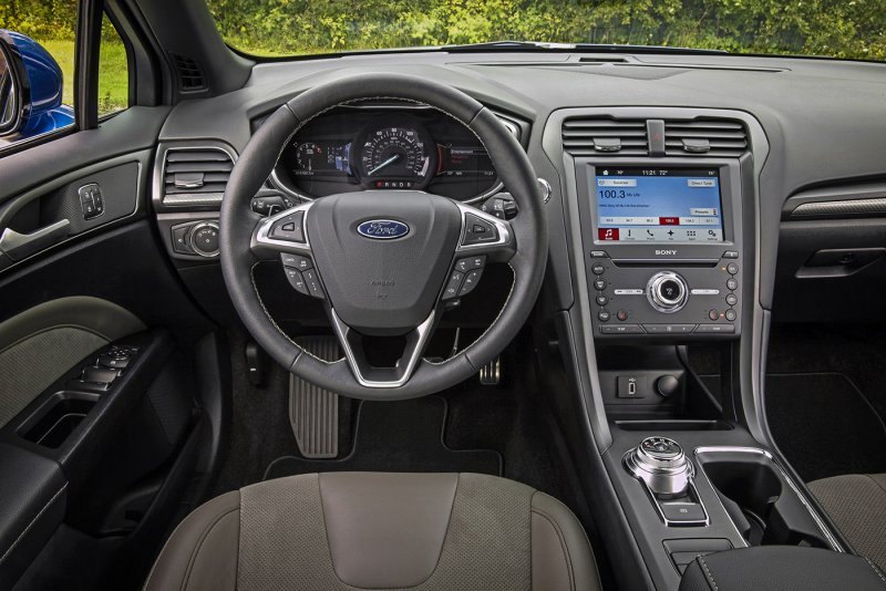 Ford Fusion 2016 салон
