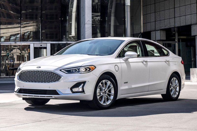 Ford Fusion седан 2013