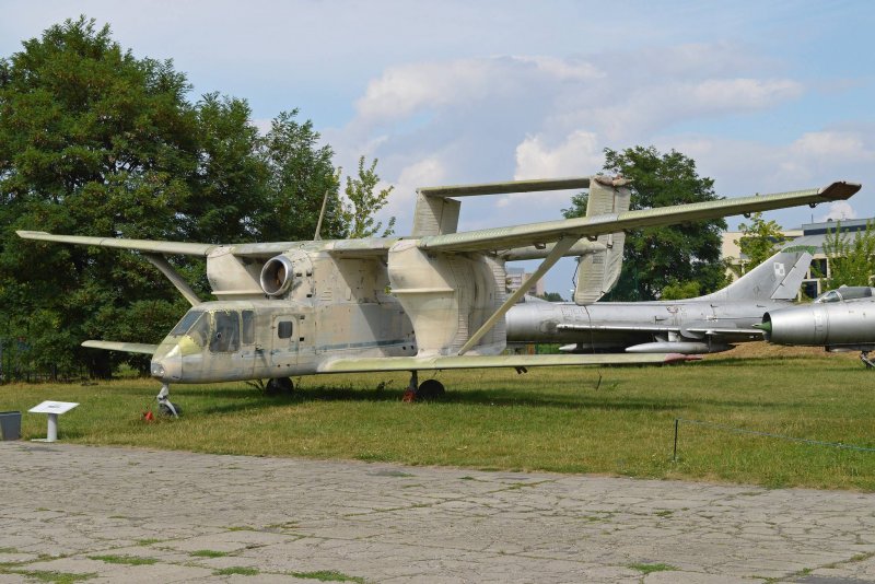 Самолет м-17 в Монино
