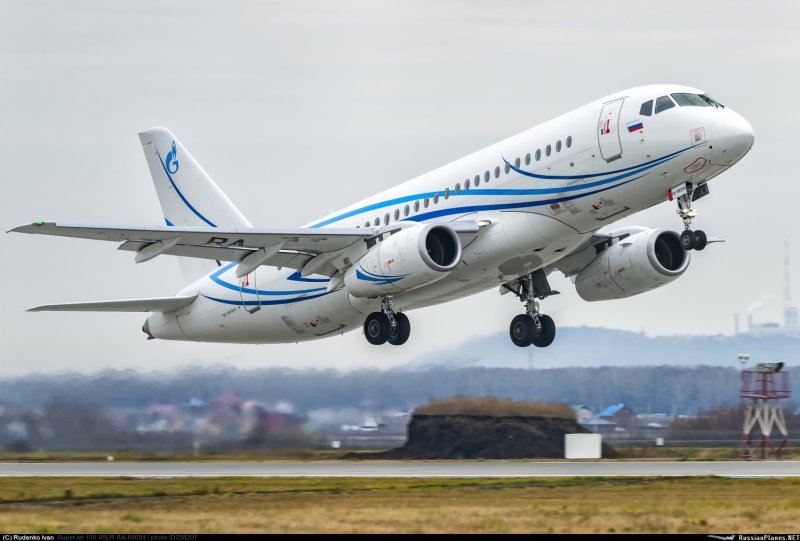 Самолет Sukhoi Superjet 100-95