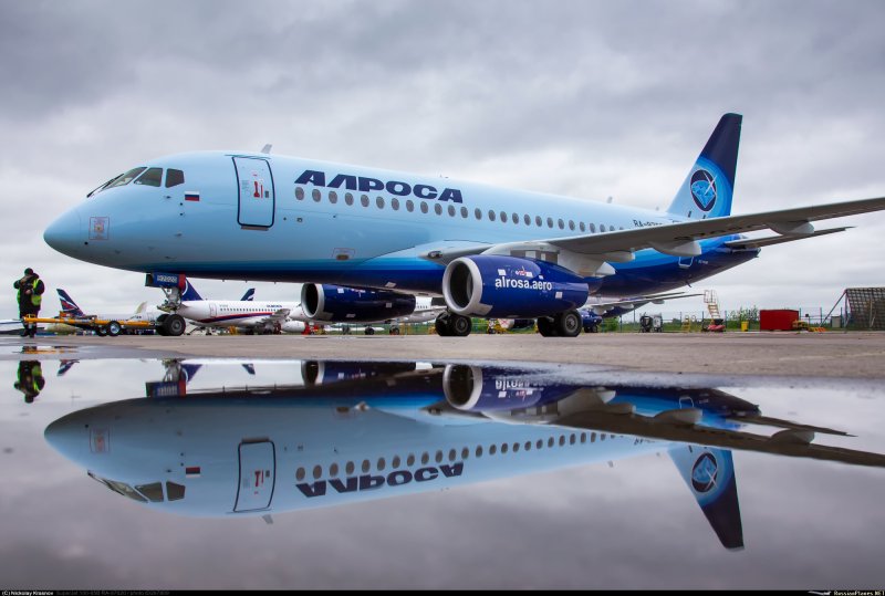 Sukhoi Superjet 100-95 салон Азимут
