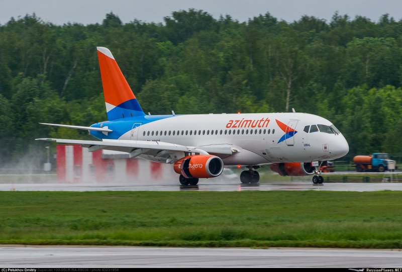 SSJ 100-95b