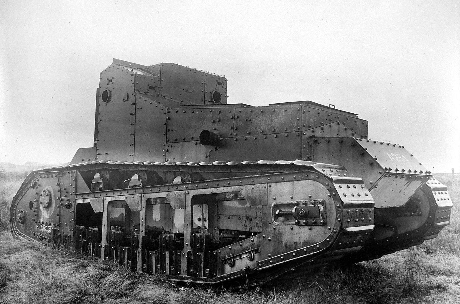 Первые танки германии. Первый танк в 1 мировой войне. Танки первой мировой войны. Танк 1 мировой войны. Британские танки 1 мировой войны.