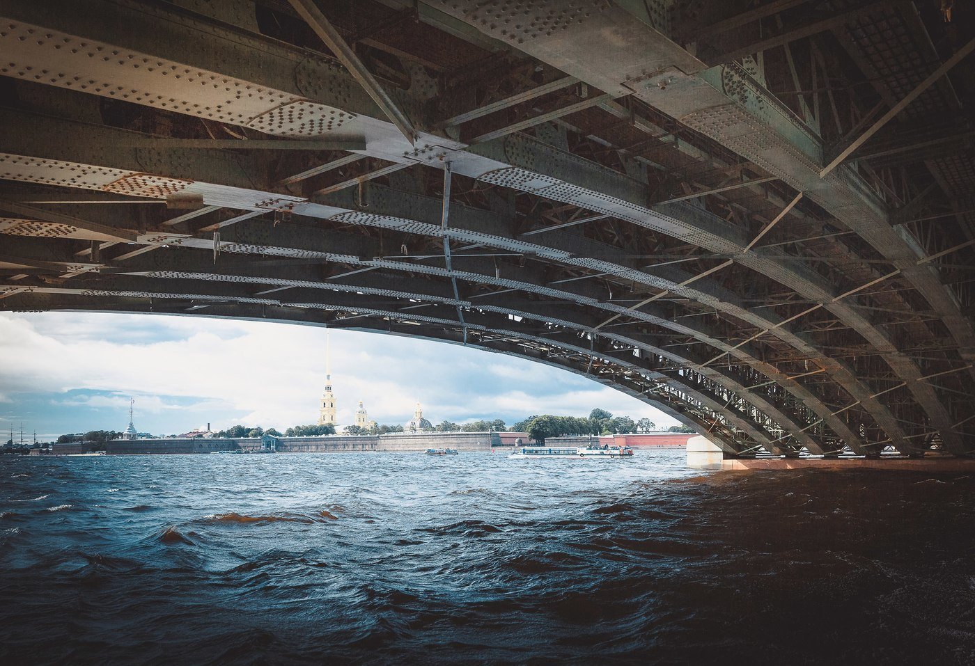 Под мостом. Под мостом СПБ. Вид Санкт Петербурга из под моста. Вид под мостом. Красивые места под мостом СПБ.