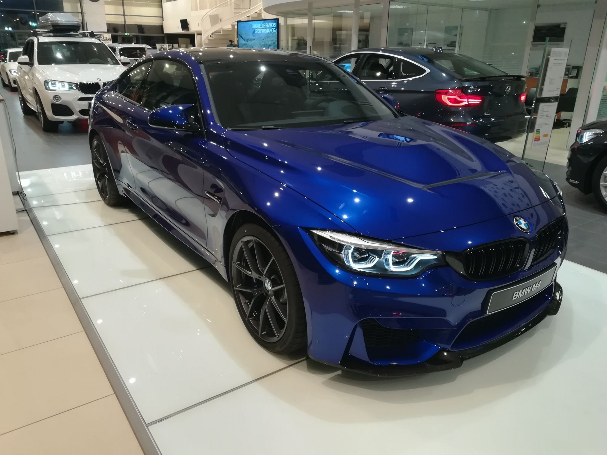 Синий sale111121 купить. BMW f10 темно синий перламутр. BMW синий перламутр f10. БМВ м8 синяя. БМВ м4 темно синяя.