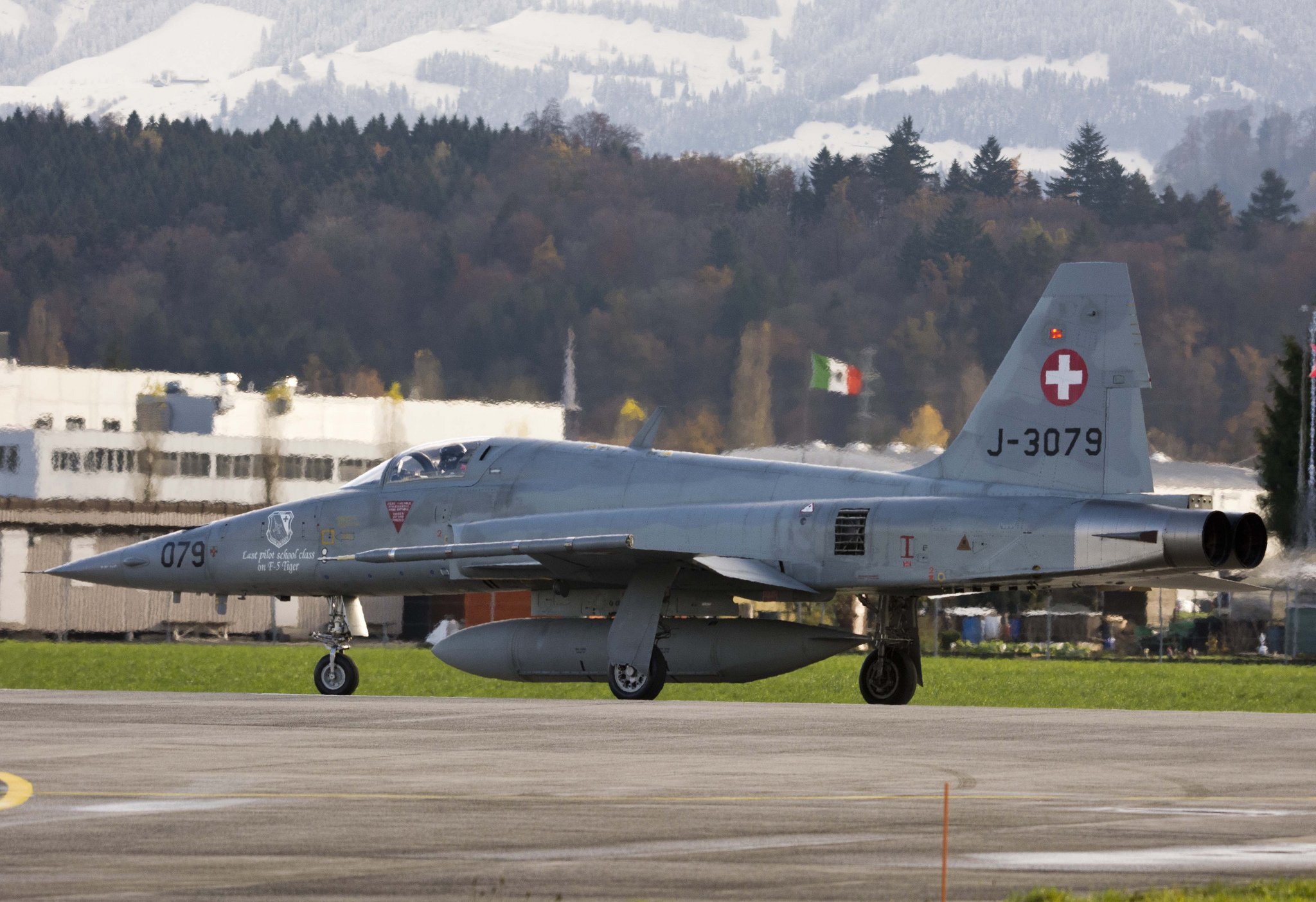 Фото ф 5. Истребитель ф5. F5 Freedom Fighter кабина. Истребитель f-5 Freedom Fighter. Northrop f-5b.