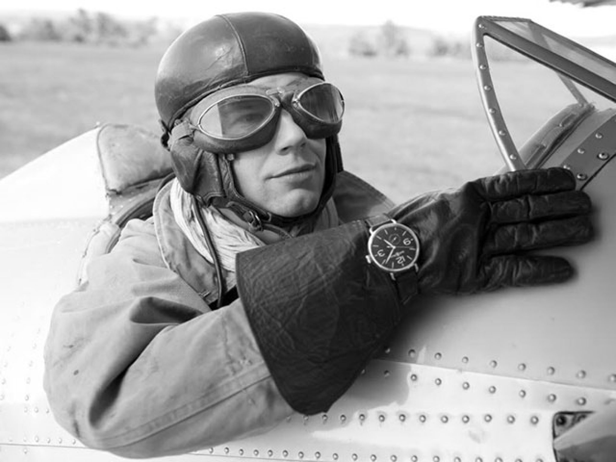 Авиатор 11 читать книгу полностью. Очки Pilot Aviator. Часы Авиаторы второй мировой. Летчик Авиатор первой мировой войны. Пилот Люфтваффе в маске.