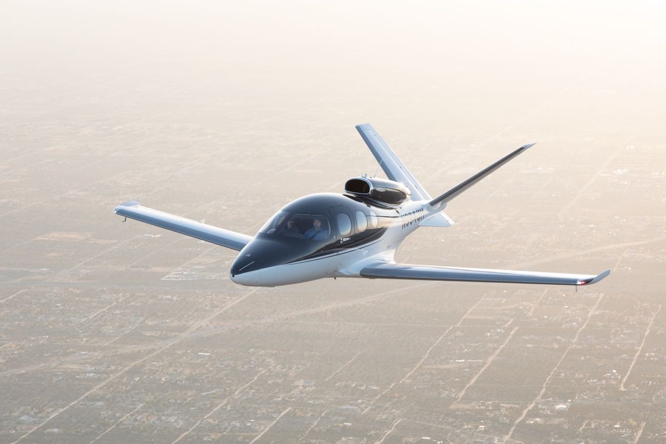 Скорость маленьких самолетов. Cirrus Vision Jet. Cirrus sf50. Самолет реактивный Джет. Мини Джет самолет.