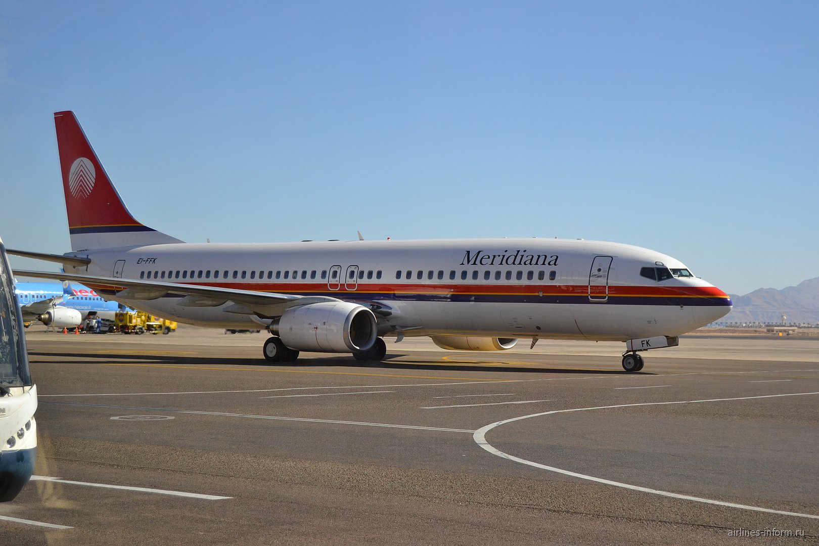 Boeing 737-800 United <b>Airlines</b>.