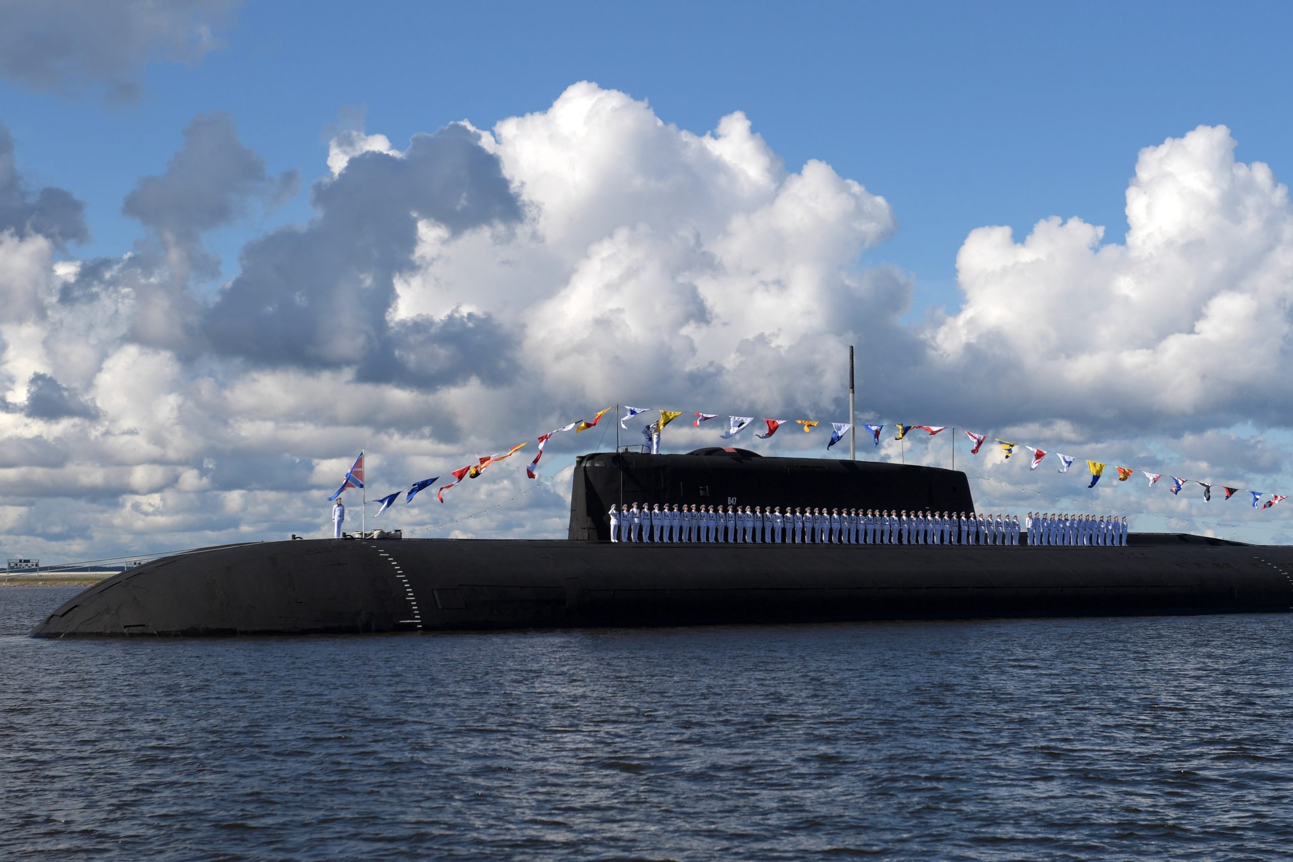 День морского подводника. АПЛ Орел в Кронштадте. Подводная лодка на параде ВМФ. Атомные подводные лодки России проекта 949а Антей.
