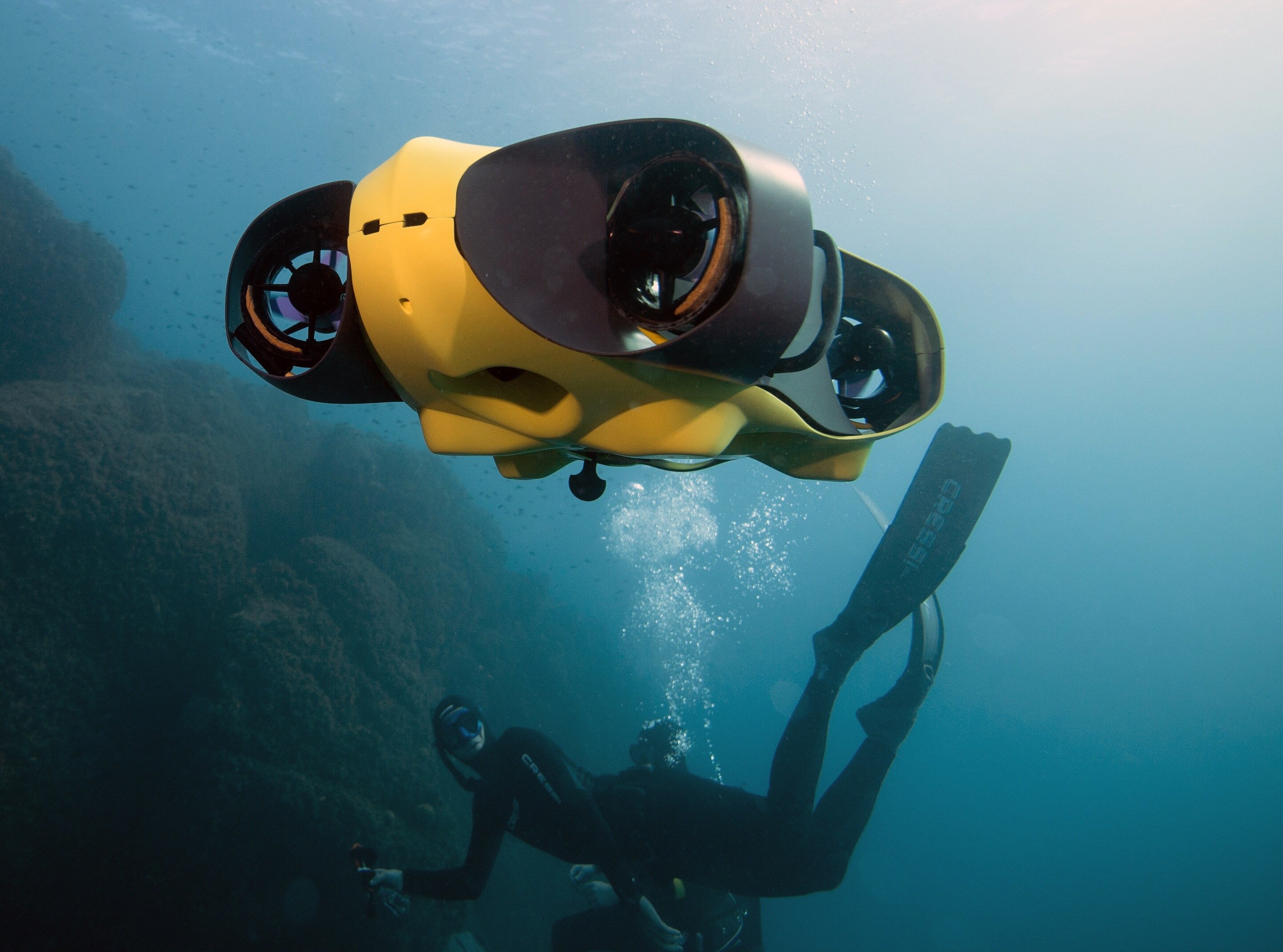 Давление на дне морей и океанов доклад. Батискаф дрон. Подводный дрон Seadragon XLR. Подводный аппарат для видеосъемки. Роботы для подводной съемки.