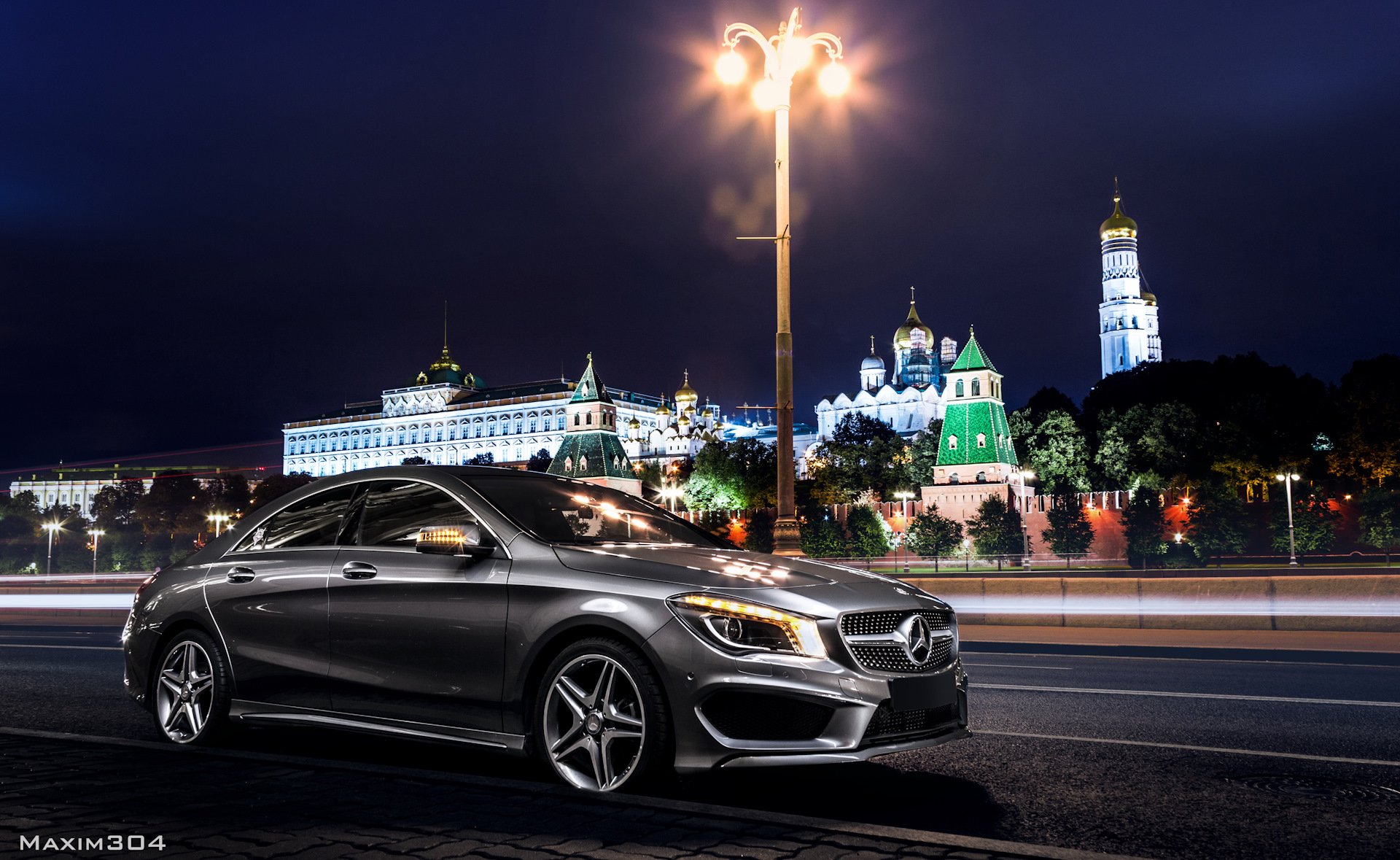 Бенц класс москва. Mercedes Benz с63 AMG белая в ночном городе. CLA 63 AMG Москва. Mercedes w222 4k. Мерс е63 ночью в Москве.