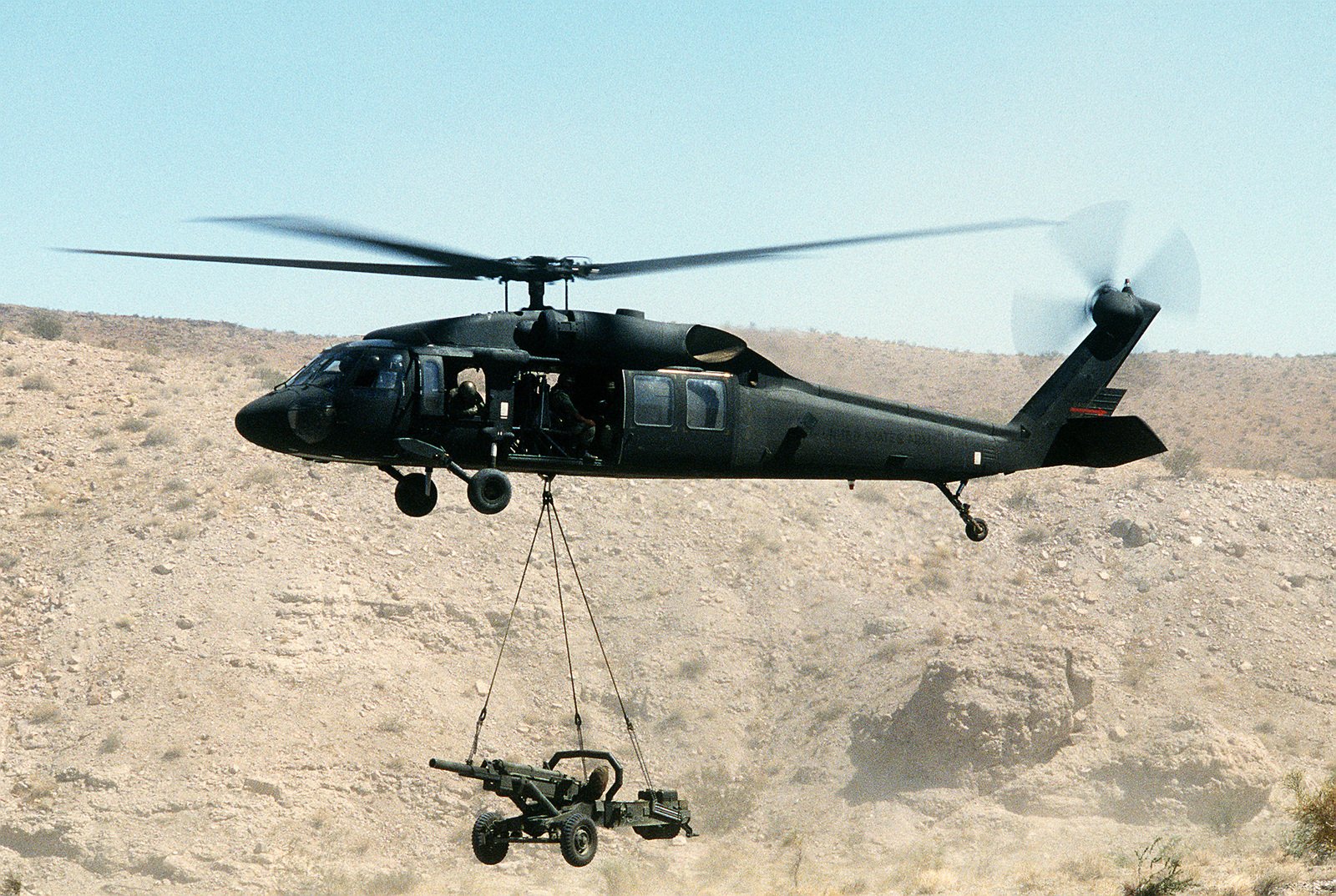 Вертолет uh 60 black hawk. Вертолёт uh-60 Black Hawk. Вертолет uh 60 черный ястреб. Вертолет Блэк Хоук. Uh-60a «Блэк Хоук».