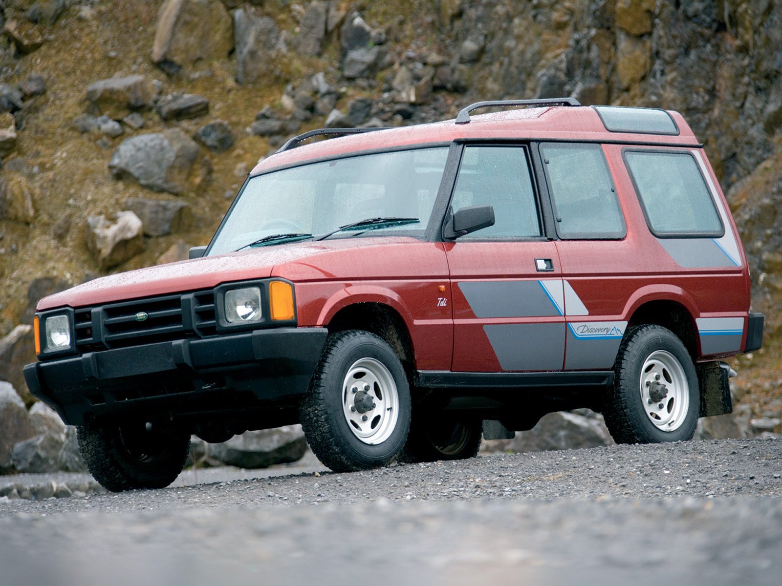 Дискавери история. Ленд Ровер Дискавери 1. Ленд Ровер Дискавери 1989. Land Rover Discovery 1 1989. Land Rover Discovery 2 1990.