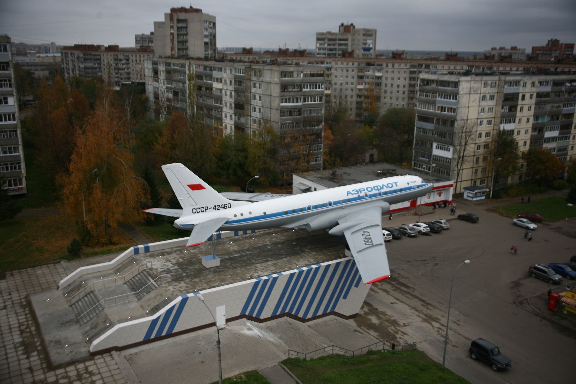 Где самолет екатеринбург. Ту 104 Рыбинск. Рыбинск самолет ту 104. Памятник ту 104 в Рыбинске. Рыбинск самолет памятник.