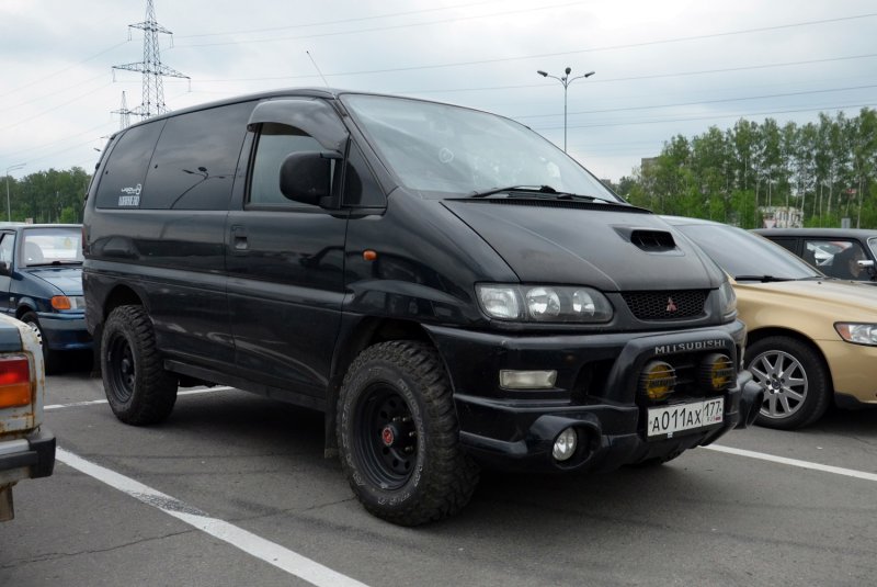 Митсубиси Space Gear 1995