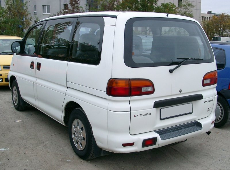 Mitsubishi Space Gear 2000