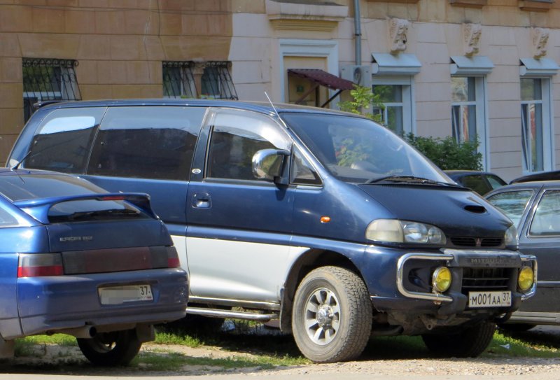 Mitsubishi Space Gear 2000