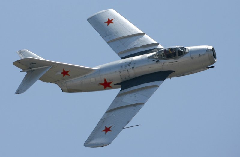 Истребитель-бомбардировщик миг-17