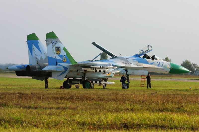 Самолет Су 27